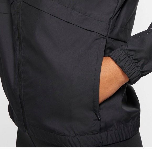 Nike Essential Water Repellent Hooded Run jacket - Picture 7 of 12